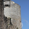 NAJAC - la forteresse royale : le donjon de 40 mètres surplombé par une bretèche abritant un mouvement d'horlogerie