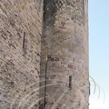 NAJAC - la forteresse royale : le donjon (détail des archères hautes de 6,80 mètres (uniques au monde) 