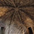 NAJAC - la forteresse royale : le donjon (la salle d'armes du donjon : la voûte en croisée d'ogives)