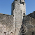 NAJAC - la forteresse royale : le donjon surmonté de l'ancienne bretèche abritant le mouvement d'horlogerie qui actionne la cloche (vue de l'intérieur de l'édifice)