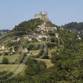 NAJAC - la forteresse royale (XIIe et XIIIe siècles) face ouest dominant l'église Saint-Jean l'Évangéliste et le quartier de la Pause  