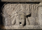 NAJAC - fontaine monolithe dite "des Consuls" creusée dans un seul bloc de granite et commandée par les Consuls en 1344 (détail d'un visage)