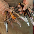 NAJAC - Régis NAJAC,  coutelier  : couteaux Najac (à bout arrondi) dits "couteaux de paix" initiés au XIIIe siècle par un troubadour : Peyrot Vidal de Najac