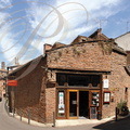 ALBI - restaurant "Le Lautrec" : la facade rue Toulouse-Lautrec - au fond à gauche : le clocher de l'église Saint-Savi