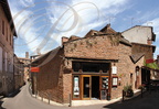 ALBI - restaurant "Le Lautrec" : la facade rue Toulouse-Lautrec - au fond à gauche : le clocher de l'église Saint-Savi