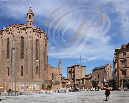 ALBI - place Sainte-Cécile (à gauche : la cathédrale Sainte-Cécile,  au fond : le palais de Berbie, musée Toulouse-Lautrec