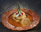 Gâteau de crèpes à l'ANANAS, crème glacée au caramel, sauce caramel ("Au Coq en Pâte" à Lautrec - 81)