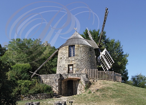 LAUTREC - le moulin à vent de la Salette