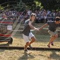EAUZE - FESTIVAL GALOP ROMAIN 2015 - la course de chars à traction humaine (passage d'un obstacle)