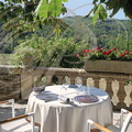 SAINT-MÉDARD - restaurant LE GINDREAU : la terrasse dominant la vallée du Vert