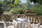 SAINT-MÉDARD - restaurant LE GINDREAU : la terrasse dominant la vallée du Vert