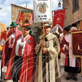 LAUTREC - fête de l'ail rose : procession des confréries dans la ville ("Académie universelle de la Tête de Veau" de Pessac (Gironde)
