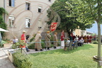 LAUTREC - fête de l'ail rose : procession des confréries dans la ville (passage à la maison de retraîte) 