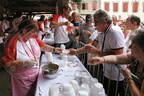 LAUTREC - fête de l'ail rose : la soupe à l'ail (la distribution)