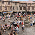 LAUTREC - Fête de l'ail rose : la Place centrale et les jeux en bois