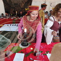 MONTANER - banquet médiéval au château de Gaston Fébus organisé par l'Association "Le Tailloir" : distribution de l'Hypocras pour commencer le repas
