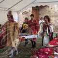MONTANER - banquet médiéval au château de Gaston Fébus organisé par l'Association "Le Tailloir" : distribution de l'Hypocras pour commencer le repas 