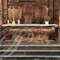IBOS - la collégiale Saint-Laurent : autel en marbre de Campan sculpté par Jaboin en 1853