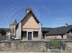 IBOS - chapelle Saint-Roch du XVIIe siècle, au fond : la collégiale Saint-Laurent