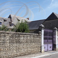 IBOS_maison_traditionnelle_mur_en_galets_porche_et_toiture_en_ardoises_typiques_.jpg