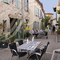 SAINT-ANTOINE-de-PONT-d'ARRATZ - rue de la Commanderie : terrasse du restaurant La Coquille