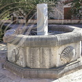 SAINT-ANTOINE-de-PONT-d'ARRATZ - fontaine élevée en l'honneur des pélerins de Saint-Jacques de Compostelle 