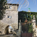SAINT-ANTOINE-de-PONT-d'ARRATZ - la porte de la ville et le portail de la Commanderie