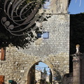 SAINT-ANTOINE-de-PONT-d'ARRATZ - la porte de la ville vue de l'extérieur (arc brisé)