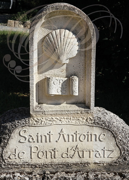 SAINT_ANTOINE_de_PONT_d_ARRATZ_stele_du_GR_65_sur_le_chemin_de_Saint_Jacques_de_Compostelle.jpg