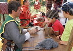 TERMES-D'ARMAGNAC - fête médiévale :  fabrication d'une cotte de mailles