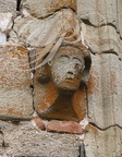 CUREMONTE - château de la Johannie : fenêtre à meneaux (détail)