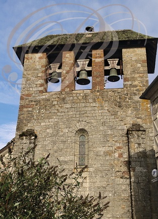 CUREMONTE - église Saint-Barthélémy : clocher-mur à trois baies