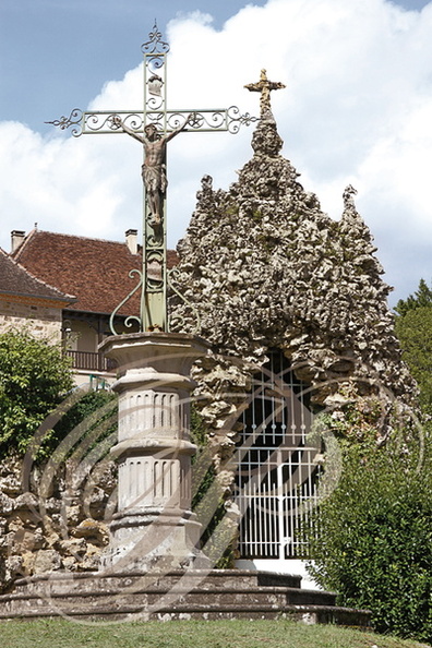 CUREMONTE - calvaire et grotte de Notre-Dame de Curmonte