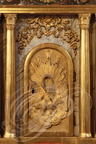 CUREMONTE - église Saint-Barthélémy : retable en bois doré dédié à la Vierge Marie (XVIIIe siècle (porte du tabernacle représentant le pélican se sacrifiant pour ses petits : symbole de Jésus-Christ)