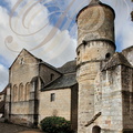 CUREMONTE - église Saint-Barthélémy et tour d'angle du mur d'enceinte du castrum