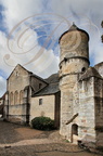CUREMONTE - église Saint-Barthélémy et tour d'angle du mur d'enceinte du castrum