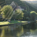 BEAULIEU-SUR-DORDOGNE - plan d'eau sur la Dordogne (chapelle des Pénitents)