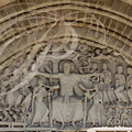 BEAULIEU-SUR-DORDOGNE - église Saint-Pierre : le portail méridional  (le tympan : détail de la partie surpérieure : le ciel et la terre))