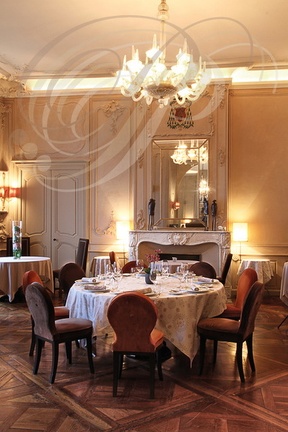 Château de Mercuès : une salle du restaurant   