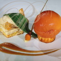 PÊCHE pochée, variation d'amandes, sorbet Amaretto et amandes grillées par Steven Bott (Château de Mercuès - 46)