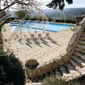 Chateau_de_Mercues_la_piscine_et_la_vue_sur_la_vallee_du_Lot.jpg