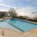 Chateau_de_Mercues_la_piscine_dominant_la_vallee_du_Lot.jpg