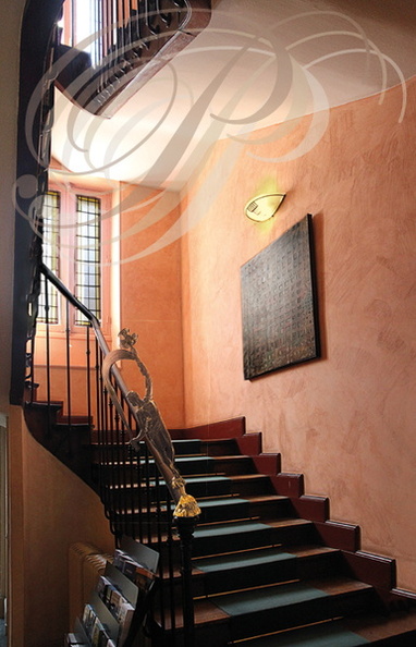 Hotel_Terminus_a_Cahors_escalier_deservant_les_chambres.jpg
