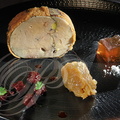 FOIE GRAS mi-cuit aux quatre épices, croûte de pain d'épices aux noix, gelée au quinquinoix, griotines et chutney d'oignons par Olivier Bonneval (Les Flots Bleus à Beaulieu-sur-Dordogne - 19)