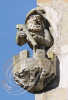 BEAULIEU-SUR-DORDOGNE -  La Maison Renaissance (musée) : façade (détail : l'arquebusier derrière le rempart)