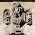 BEAULIEU-SUR-DORDOGNE -  La Maison Renaissance (musée) : façade (détail : les nymphes)