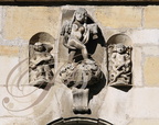 BEAULIEU-SUR-DORDOGNE -  La Maison Renaissance (musée) : façade (détail : les nymphes)