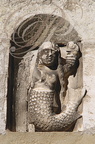 BEAULIEU-SUR-DORDOGNE -  La Maison Renaissance (musée) : façade (détail : une sirène)