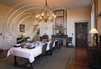 BRIVEZAC (près de Beaulieu-sur-Dordogne) - Château de LA GRÈZE (chambres et table d'hôtes) : petit déjeuner servi dans la salle à manger