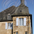 BRIVEZAC (près de Beaulieu-sur-Dordogne) - Château de LA GRÈZE (chambres et table d'hôtes) :  façade sud (détails)